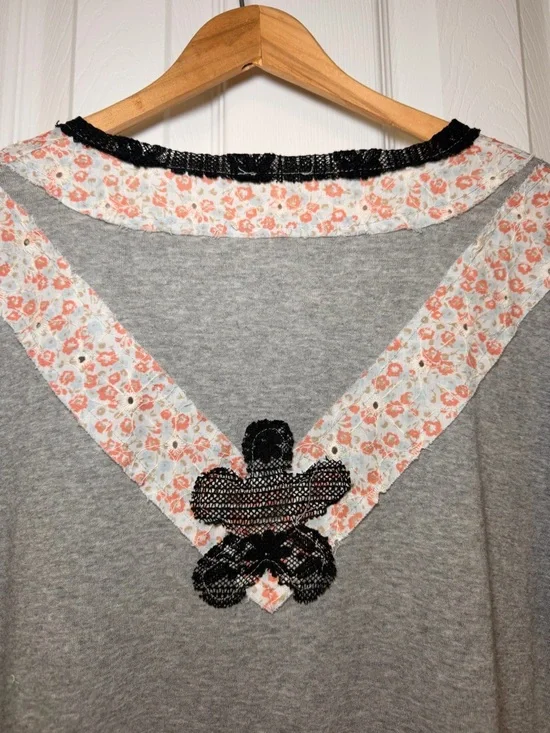 POL Lace Flower Patchwork Bohemian Top Gray Long Sleeve Medium Vintage Vibes - Picture 12 of 15